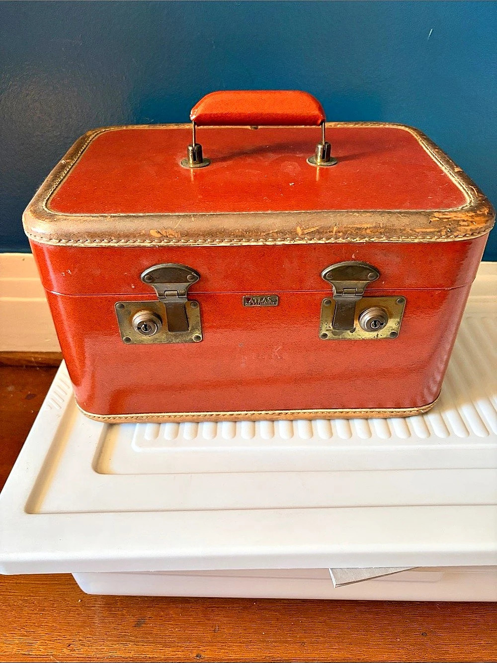 Atlas train case Vintage Red